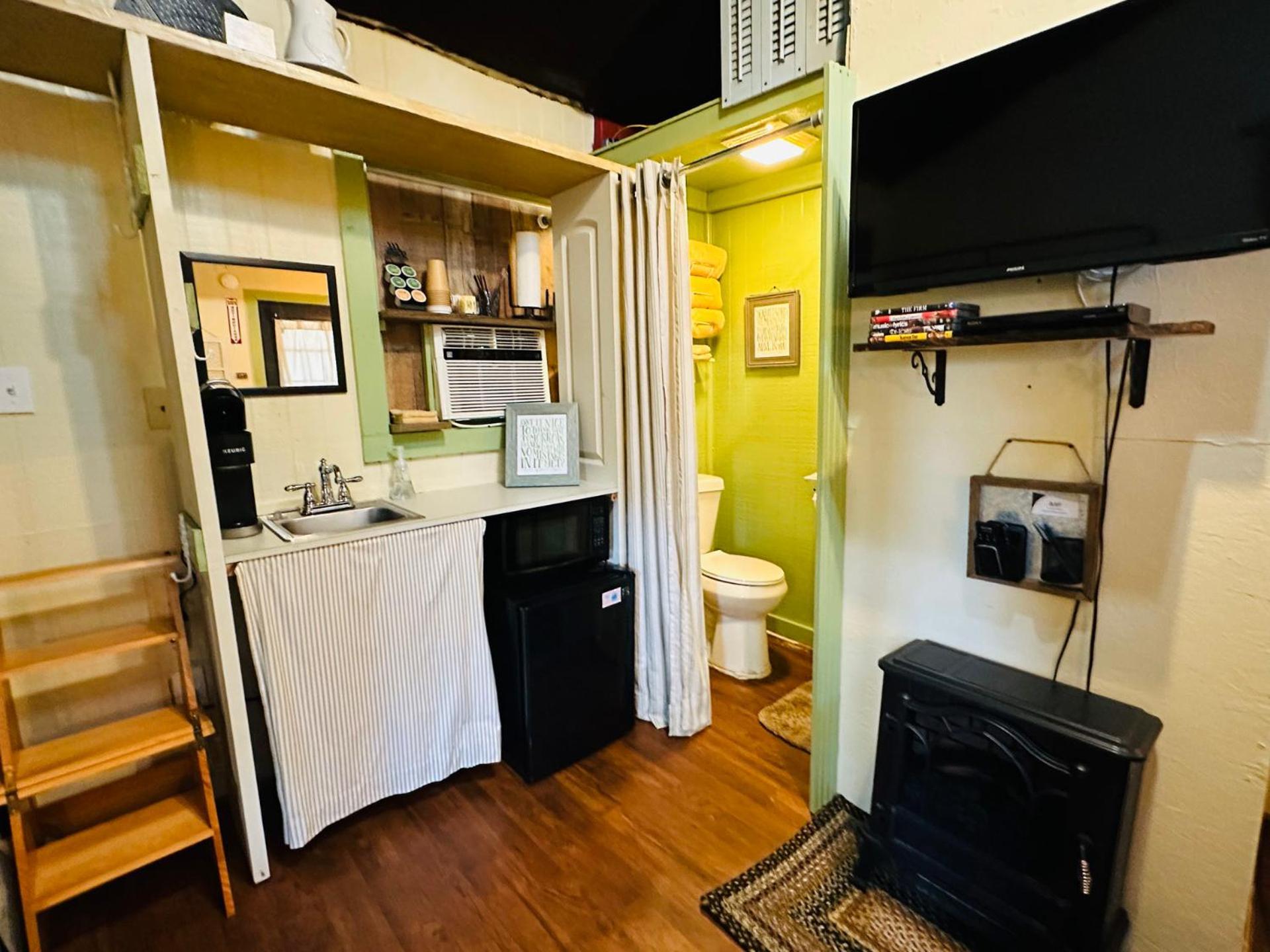 Acorn Hideaways Canton Unwind At Green Gables Suite For Up To 3 Kültér fotó